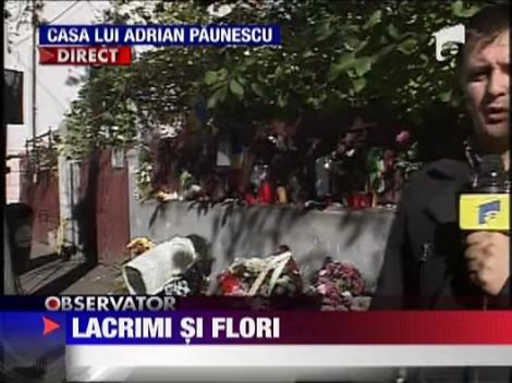 Lacrimi si flori in fata casei lui Adrian Paunescu