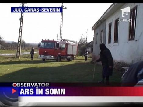 Batran de 68 de ani ars in somn