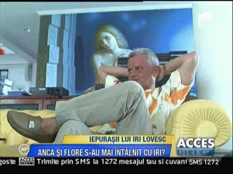 Anca si Flore, imbracate in saci de gunoi