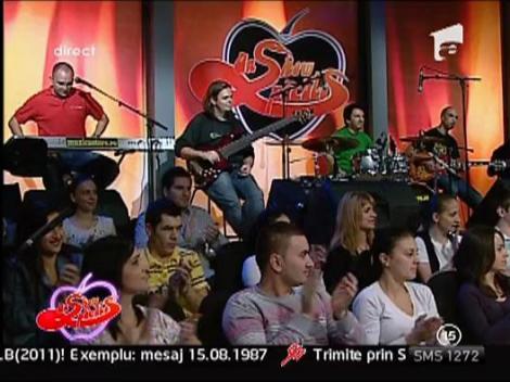 Bianca, imbracata intr-o rochie creata de ea