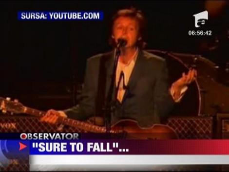 Paul McCartney a cazut pe scena in timpul unui concert