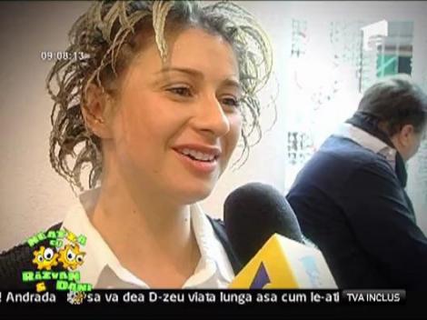 Desteapta-te romane pe mai multe voci