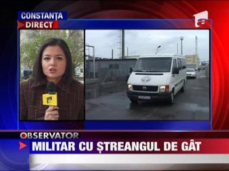 Militar cu streangul de gat