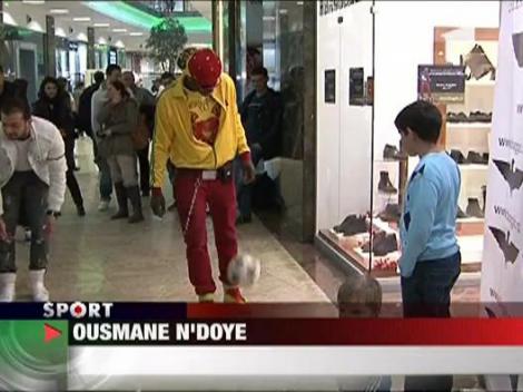 Ousmane N'Doye s-a apucat sa jongleze la mall!