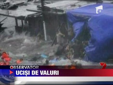 Zeci de imigranti ucisi de valuri