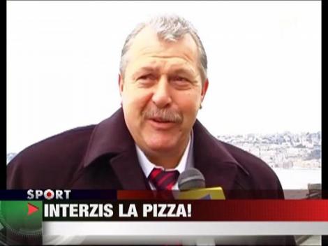 Stelistii au interzis la pizza!