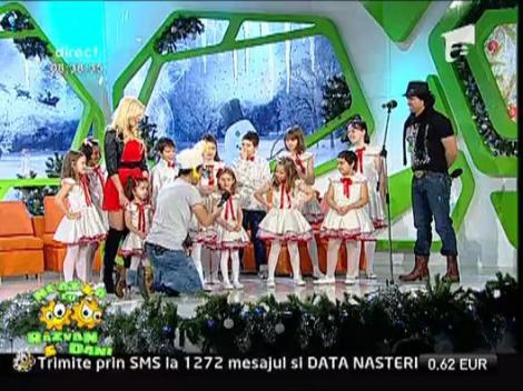 Roxana Nemes si grupul MiniSong la Neatza