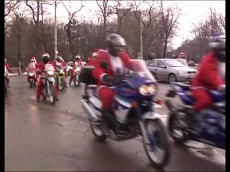 Mos Craciun, pe motocicleta