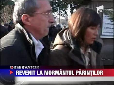 Valentin Ceausescu la mormantul parintilor