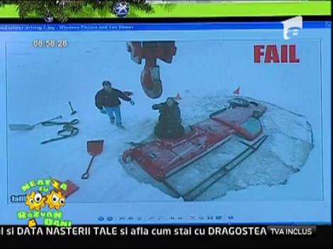 Masina intrata la apa