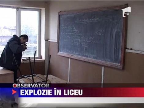 Elevi raniti in urma unei explozii intr-un liceu din Ploiesti