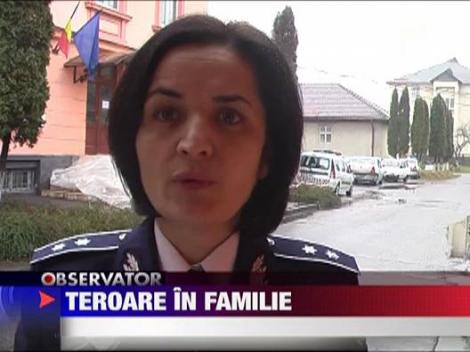 Familie terorizata de rude