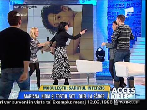 Moculeasca l-a pocnit pe fostul sot, in direct