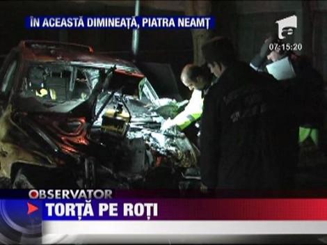 Masina incendiata la Piatra-Neamt