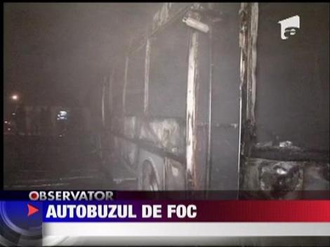 A vrut sa se incalzeasca si a dat foc la un autobuz