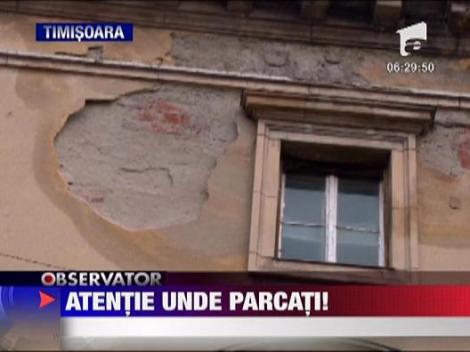 Autoturism de lux acoperit de moloz in Timisoara