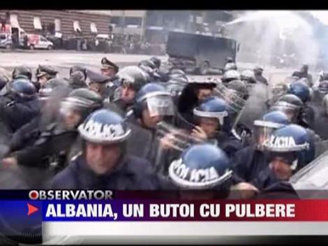 IMAGINI SOCANTE! Manifestant impuscat in cap de un lunetist