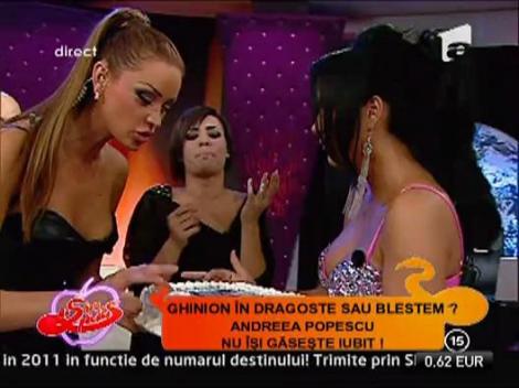 Andreea Popescu a primit un tort inedit de ziua sa