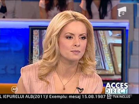 Elena Merisoreanu - dependenta de lentile de contact