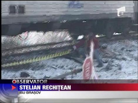 Autobuz lovit in plin de un tren