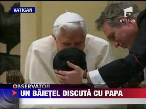 Serviciul de protectie al Papei Benedict XVI s-a dovedit neputincios in fata unui baietel