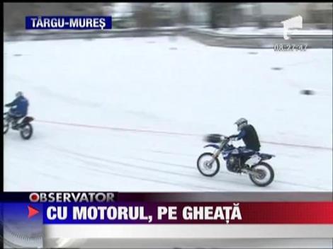 Cu motoarele turate la maximum pe gheata