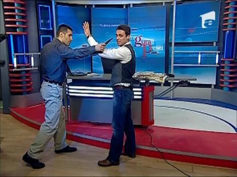 Mircea Badea, demonstratie de autoaparare