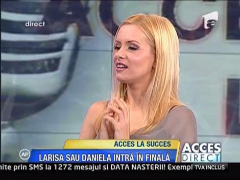 Juriul analizeaza si noteaza prestatia Larisei