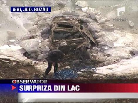 Masina gasita inghetata pe lacul Siriu
