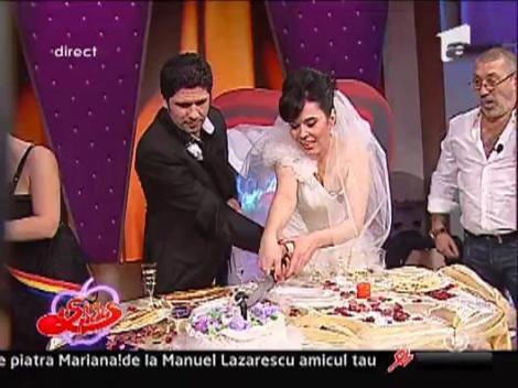 Ogica si Mariana Moculescu au primit tortul miresei