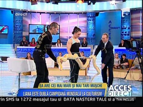 Liana Pall a facut "muschi" cu un piton