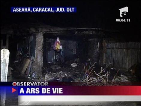 O fetita de 7 ani a ars de vie in propria casa