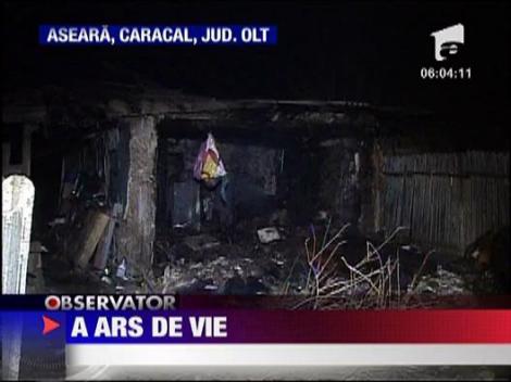 O fetita de 7 ani a ars de vie in propria casa