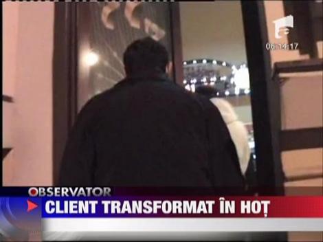 Sala de jocuri mecanice pradata de un client fidel