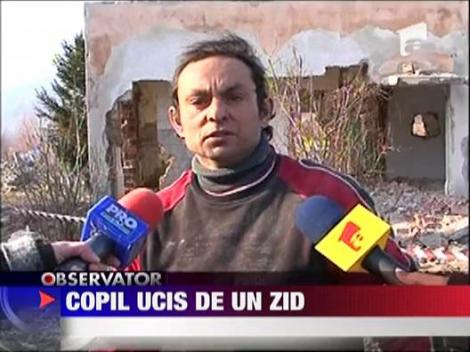 UPDATE / Copil de 11 ani strivit de un zid de beton