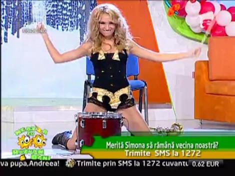 Dans lipsit de inhibitii cu vecina Simona