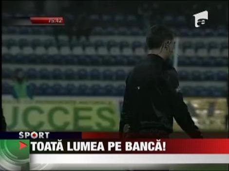 Toata lumea pe banca la Steaua
