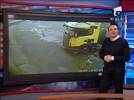 Accident cu doua camioane - soferul a fost aruncat pe geam!