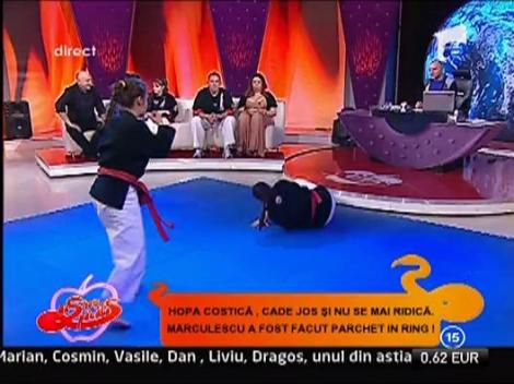 Demonstratie de lupta cu arme