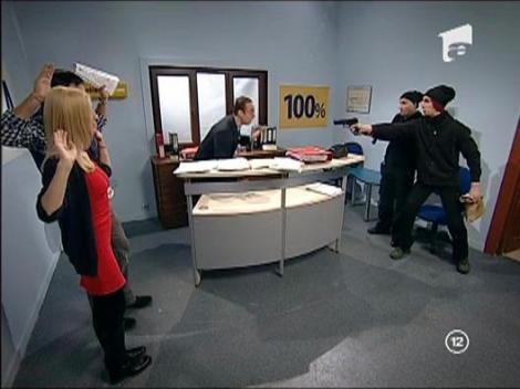 Telecomandatii jefuiesc o banca