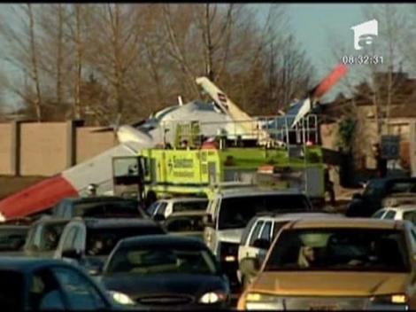 Avion prabusit pe strada