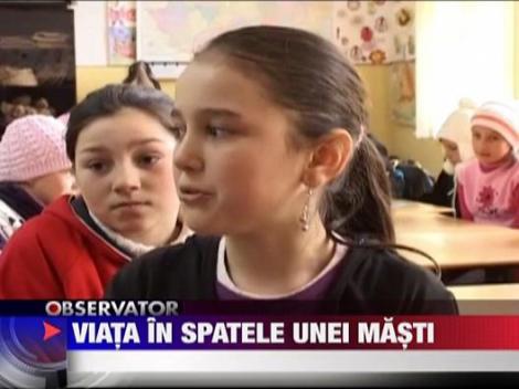 Copilaria in spatele unei masti