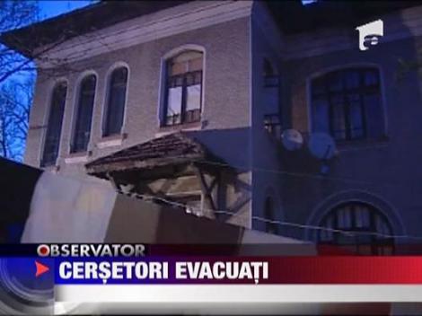 Cersetori evacuati dintr-o cladire bucuresteana