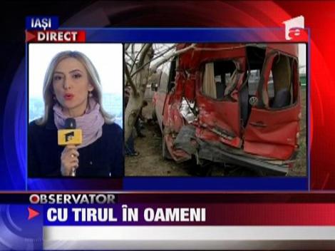 Un TIR a izbit violent un microbuz in care se aflau 20 de oameni