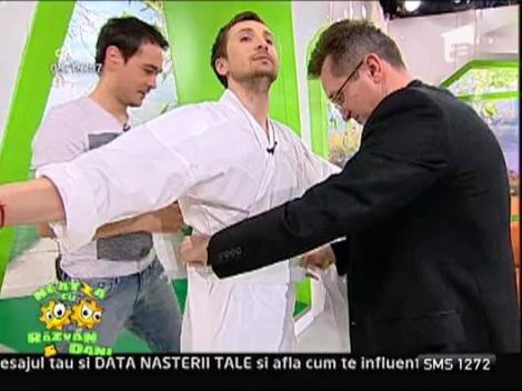 Vezi aici cum arata Dani imbracat in kimonou