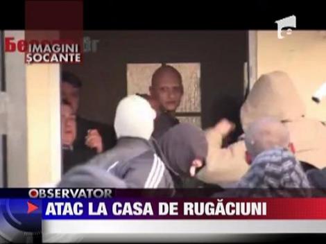 Zeci de extremisti din Bulgaria au atacat o casa de rugaciuni a Martorilor lui Iehova