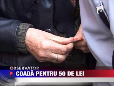 Mii de pensionari s-au inghesuit pentru un ajutor de 50 de lei, in Buzau