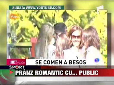 Pranz romantic cu ... public