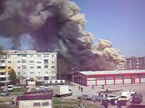 UPDATE! Incendiu puternic la un complex comercial din Calarasi