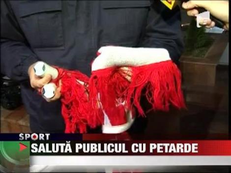 Jucatorii dinamovisti au bagat petarde in incinta stadionului